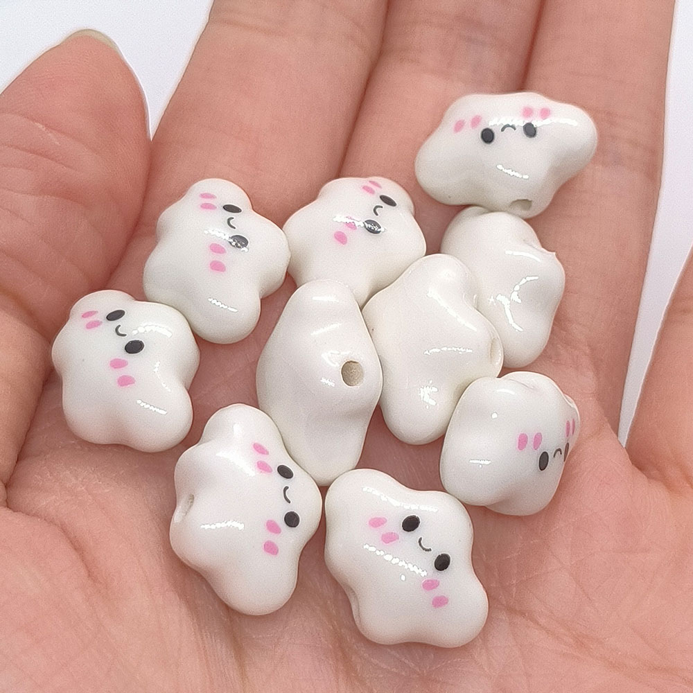 10 個のカラフルなぽっちゃり笑顔の雲白セラミックビーズ D - Jewelry Making Event のレビューと価格