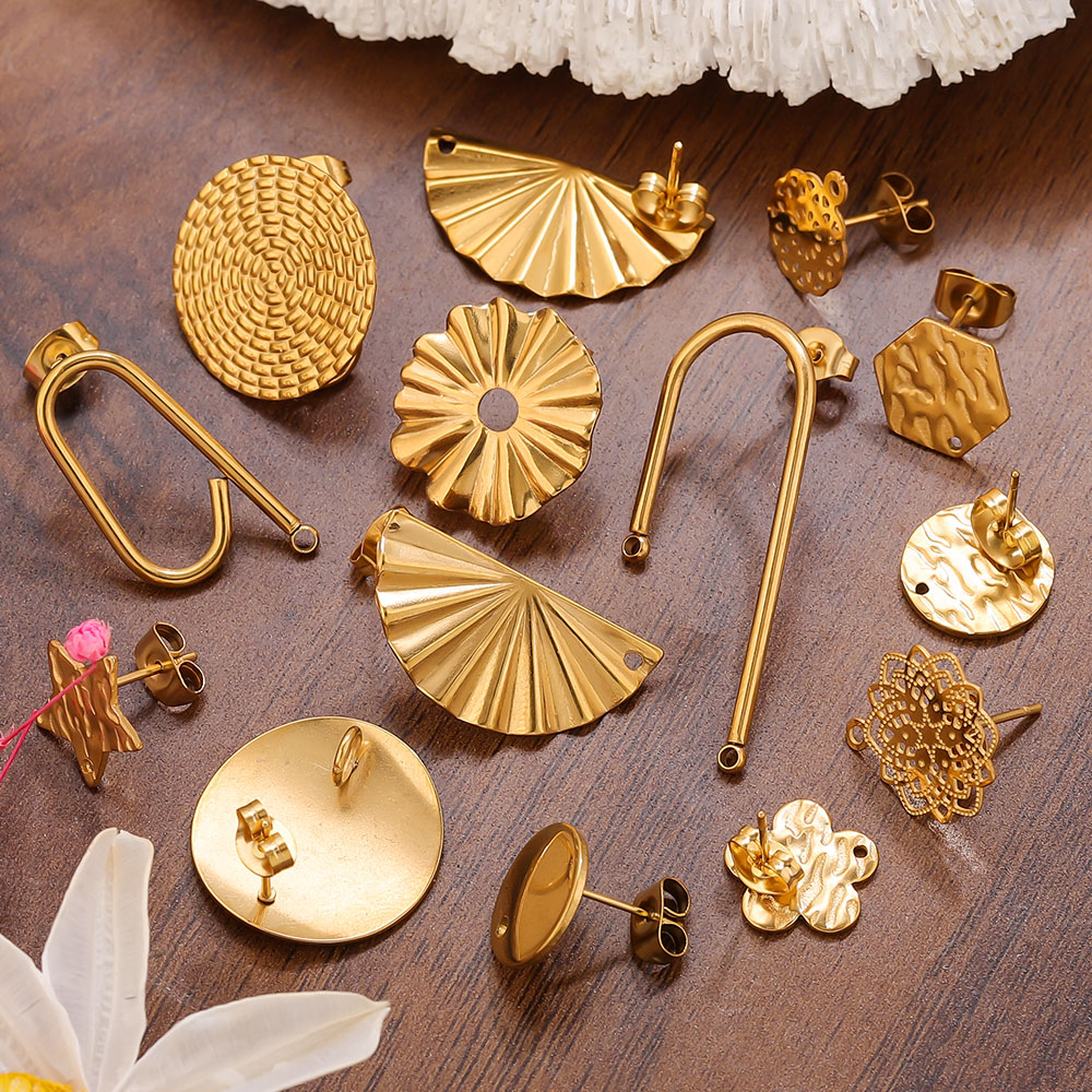 10個入り ステンレス製イヤリング 18K金メッキ フラワー - Jewelry Making Supplies Wholesale のレビューと価格