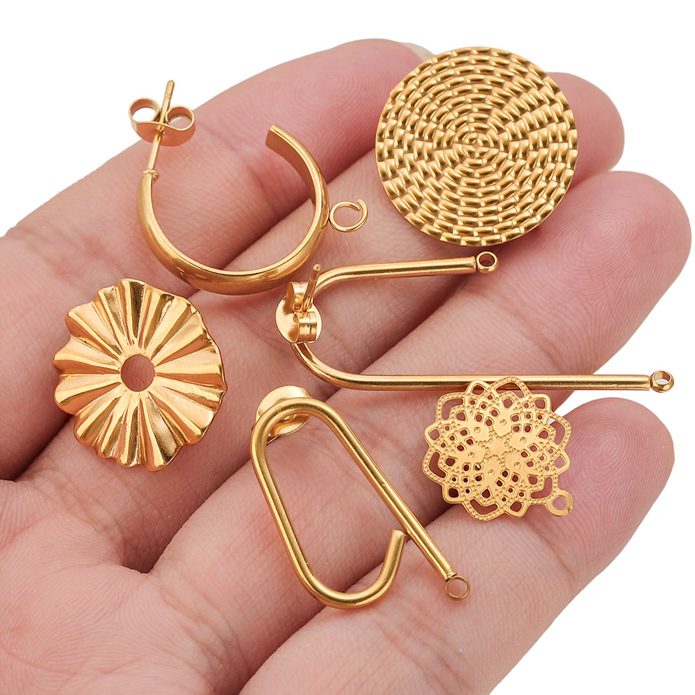 10個入り ステンレス製イヤリング 18K金メッキ フラワー - Jewelry Making Supplies Wholesale のレビューと価格
